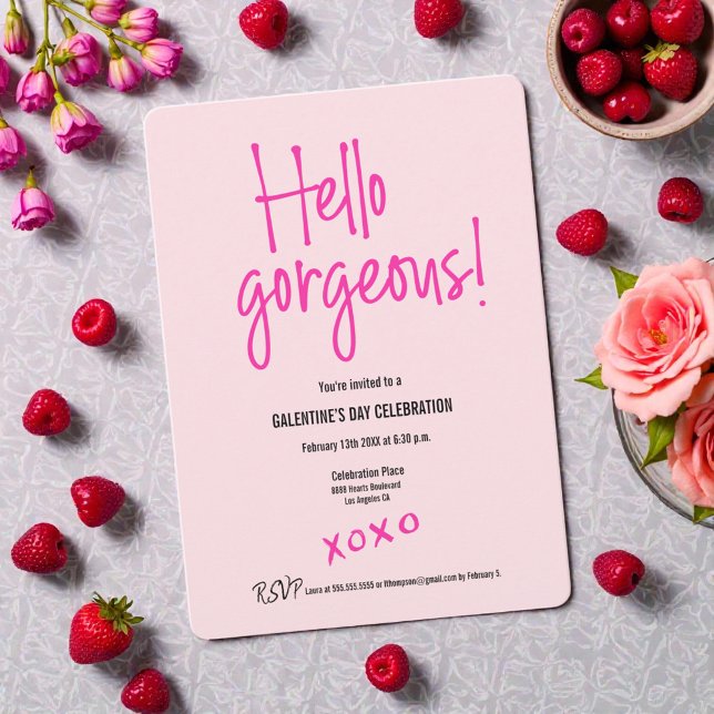 Invitación Hola magnífico personalizado rosa xoxo del Día de  (Hello Gorgeous! XOXO Galentine's day party invitation in pink and hot pink. Customizable fields.)