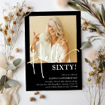 Invitación ¡Hola SESENTA! Fiesta mínima de cumpleaños número<br><div class="desc">Haga de su ser querido su cumpleaños número 60 una celebración inolvidable con nuestra invitación a participar en la fiesta de diseño mínimo Hello SESTY. Con sólo unos cuantos clics, puede agregar su foto, personalizar la plantilla a los detalles del evento y crear una invitación de fiesta única que se...</div>