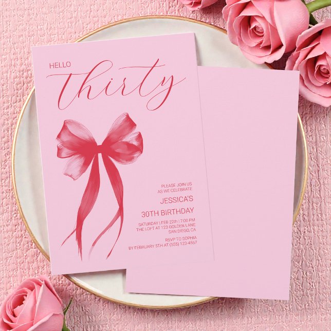 Invitación Hola Treinta Fiesta de Bow Rosa Moderno 30 cumplea (Hello Thirty Pink Modern Bow 30th Birthday Party Invitation)