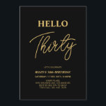 Invitación Hola Treinta | Oro y negro 30 Fiesta de cumpleaños<br><div class="desc">Invite a sus huéspedes con esta elegante invitación de cumpleaños número 30. Este diseño presenta un guión moderno "Hello Thirty" (Hola a treinta) en color negro y dorado. Se puede personalizar todo el texto. En mi tienda BaraBomDesign hay disponibles artículos de fiesta coincidentes.</div>