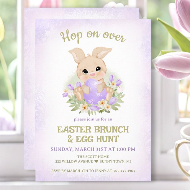 Invitación Huevo de Brunch de Pascua Caza Conejo Morado (Easter Brunch Egg Hunt Purple Cute Bunny Invitation)