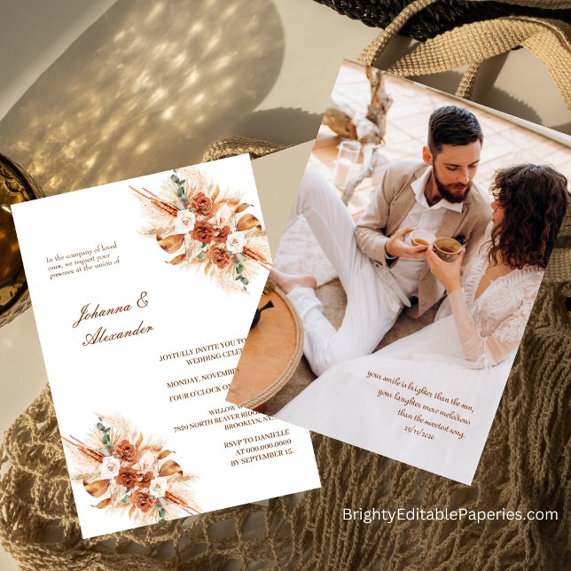 Invitación Huida floral de terracota bohemia con hierba de la (Step into Boho Bliss with Our Terracotta Floral Elopement Pampas Grass Invites.)