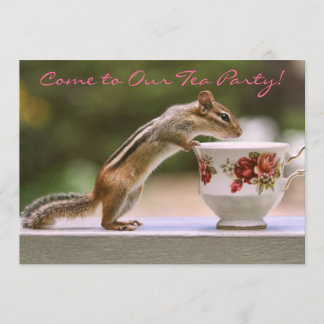 Invitación Imagen del Chipmunk con la taza de té de China