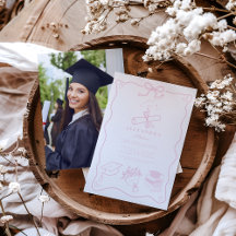 Imagen dibujada por un grupo ilustrado de graduaci