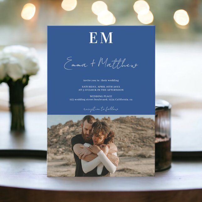 Invitación Inicialmente azul simple 2 fotos qr boda (Initials blue simple 2 photos qr wedding invitation)