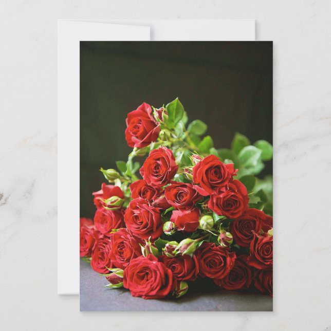 Invitación Intimate Close-Up Rosa Roja en Mano Compromiso  (Reverso)