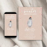 Invitación Invierno Onederland Pink Birthday Penguin Confetti<br><div class="desc">Invierno Onederland tema de la fiesta de primer cumpleaños con pingüino en gorra fiesta rosa sobre fondo rosa claro con moqueta de nieve y confeti.</div>