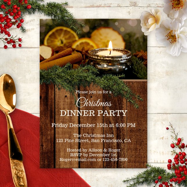 Invitación Invitan a Fiesta de cena de Navidades tradicionale (A festive Holiday party invitation featuring a warm glowing cup light with cinnamon on rustic wood)