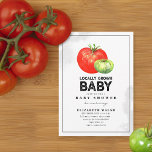 Invitación Invitati de Baby Shower con color de agua para beb<br><div class="desc">El mercado rústico de granjeros inspiró un tema de ducha de bebé neutro de género con un tomate rojo y verde sobre fondo blanco con texto negro.</div>