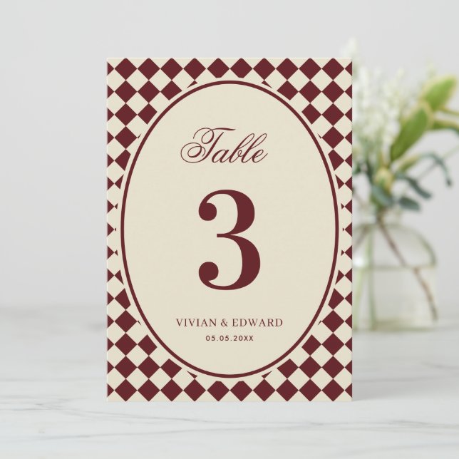 Invitación Ivory & Burgundy Checkered Wedding Table Number (Anverso de pie)