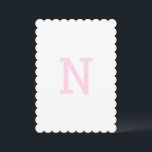 Invitación Jarrón de jengibre rosa elegante con monograma y p<br><div class="desc">Invitación de cumpleaños con jarrón de jengibre rosa elegante y monograma. Plantilla de invitación editable,  personaliza el texto para hacerlo tuyo.</div>