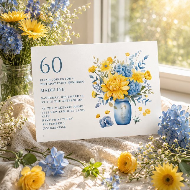 Invitación Jarrón Flores Amarillas y Azules Cumpleaños 60 (Blue and yellow flowers 60th birthday party invitation)