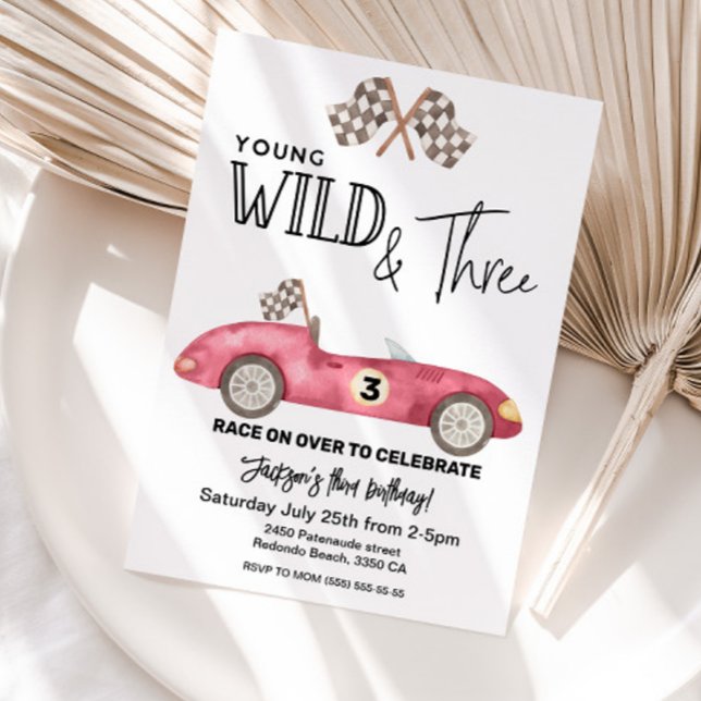 Invitación Joven coche de raza salvaje y TRES de raza roja en (Young wild and THREE birthday invitatin, Red race car , third birthday boy)