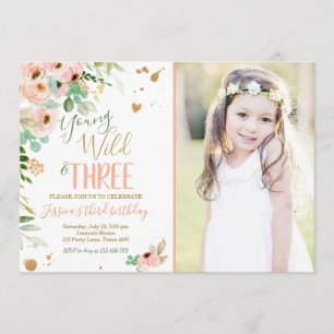 Invitación Joven salvaje y oro rosa floral de tres cumpleaños