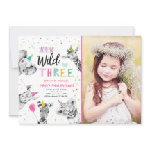 Jóvenes animales salvajes y tres Fiestas Safari Cu