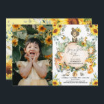 Invitación Jóvenes silvestres y tres nacimientos de bosques d<br><div class="desc">Celebra tu pequeño y salvaje 3 de vuelta con esta caprichosa invitación de cumpleaños con tema de girasol / bosques. El diseño incluye un grupo de adorables amigos del bosque (ciervo,  oso,  mapache,  zorro,  búho,  conejito,  zorrillo) y exuberante vegetación acuática y girasoles rústicos.</div>