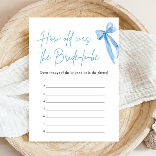 Invitación Juego de Despedida de Soltera con Lazo Azul ¿Qué E (Modern Watercolor Blue Bow How Old Was the Bride Bridal Shower Game)