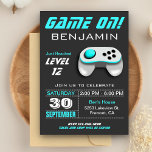 Invitación Juego de video moderno Aqua Kids Fiesta de cumplea<br><div class="desc">Este moderno fiesta de cumpleaños para niños cuenta con un controlador de videojuegos blanco y aquagym y una tipografía moderna. Simplemente agregue los detalles de su evento en esta plantilla fácil de usar para convertirla en una invitación única. Voltea la tarjeta para mostrar un patrón de rayas grises y aquagyanas...</div>