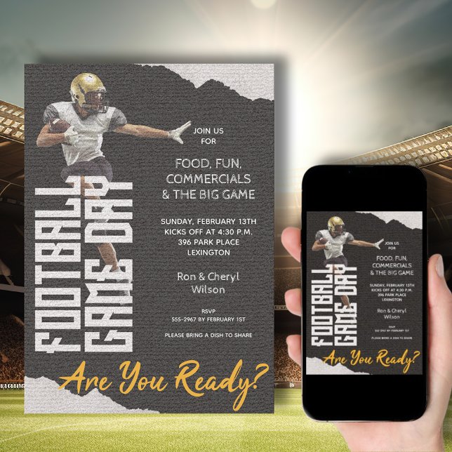 Invitación Juego en jugador de fútbol negro (American Football Player on Black Bowl Game Invitations - order INSTANT DOWNLOAD, PRINTED or both!)