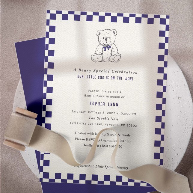 Invitación Jugador azul de la marina - Oso de Teddy - Nuestro (Navy Blue Checkered Teddy Bear-Our Little Cub Baby Shower invitation)