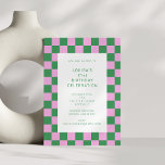 Invitación Jugador Pink Green Geometric 21st Birthday<br><div class="desc">Cute Diversión Moderno Checkerboard Geometric 21st Birthday Party Invitation in Pink and Green - age se puede cambiar</div>