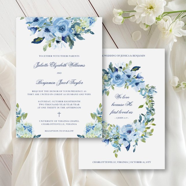 Invitación Juliette Dusty Blue Floral Christian Boda (This Christian wedding invitation features dusty blue and navy roses and hydrangea)