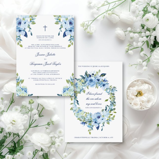 Invitación Juliette Floral Dusty Blue Católica Boda (This dusty blue, floral Catholic wedding invitation features a Bible verse on the reverse)