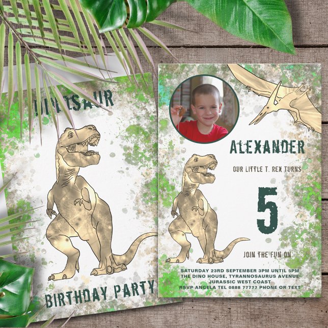 Invitación Jungla de dinosaurios Foto de la quinta fiesta de  (Dinosaur jungle 5th birthday party invitation with photo template)