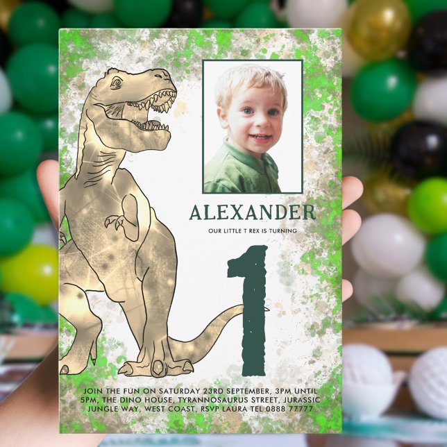 Invitación Jungla de Dinosaurios Foto del primer cumpleaños d (Dinosaur T-Rex boys photo 1st birthday party invitation green and brown watercolor)