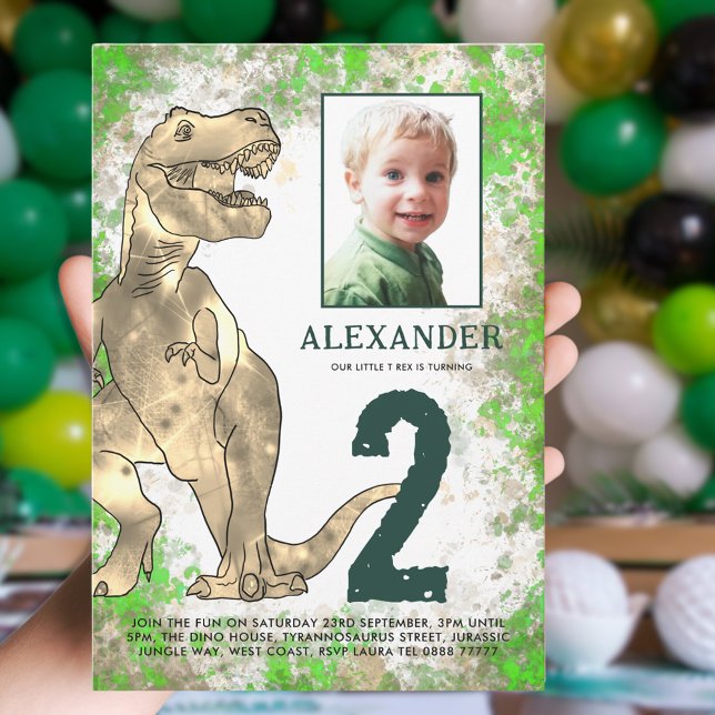 Invitación Jungla de Dinosaurios Segunda Fiesta de Cumpleaños (T-Rex dinosaur photo 2nd birthday party invitation green brown watercolor splash)