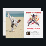 Invitación Karate Kids Birthday Fiesta<br><div class="desc">Entrar en el espíritu de honor y tradición con esta audaz invitación samurai. Con elegantes elementos de diseño de inspiración japonesa, es perfecto para cumpleaños, fiestas temáticos, eventos culturales o celebraciones de artes marciales. Una manera única de invitar a sus huéspedes a una reunión inolvidable llena de fuerza, estilo e...</div>