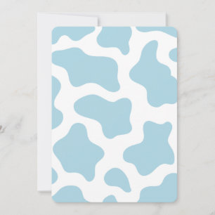 Invitación kawaii de impresión de vaca azul pastel