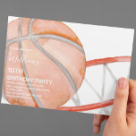 Invitación Kids Basketball Watercolor Birthday Party<br><div class="desc">¿Estás planeando una fiesta de cumpleaños para tu niño amante del baloncesto? ¡Que tus invitados se entusiasmen con esta invitación con tema de baloncesto de Fiesta Swirl! Este impresionante diseño presenta un fondo blanco clásico con una canasta de baloncesto naranja acuarela y un aro de baloncesto. Personalizar los estilos de...</div>