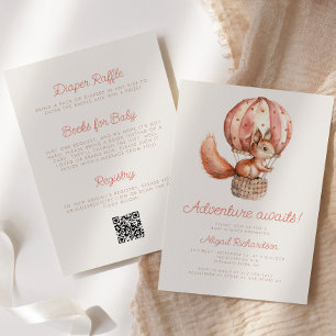 Invitación La aventura espera código QR de bebé ardilla linda