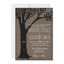 La boda tallada país rústico del árbol del corazón