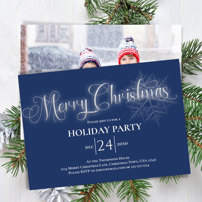 Invitación La caligrafía azul de la marina Script Feliz fiest (Merry Christmas holiday invitation with photo on the backside. )