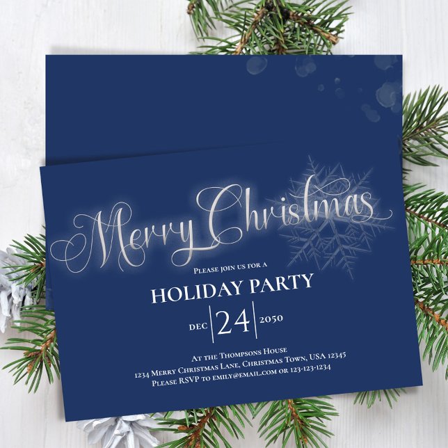 Invitación La caligrafía azul de la marina Script Feliz fiest (Merry Christmas party invitation with navy blue background. )