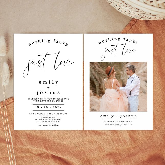 Invitación La caligrafía negra no tiene nada de malo solo ama (Minimalist Nothing Fancy Just Love Wedding Invitation, Modern Calligraphy Just Love Wedding Invite)