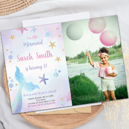 Invitación La cola azul de la sirena bajo el cumpleaños del m
