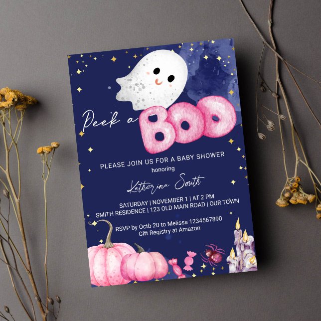 Invitación La ducha de bebé de Halloween luce un lindo bebé f (Peek a boo Halloween girl baby shower pink pumpkin cute ghost starry blue background )