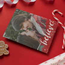 La espuma roja y blanca cree en los Navidades mági