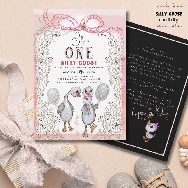 Invitación La familia Cabosa Rosa y Bow Primer Cumpleaños (Silly Goose Family Pink & Bow 1st Birthday Invitation)
