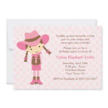 La fiesta de cumpleaños occidental de la niña pequ