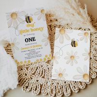 La margarita amarilla contemporánea bebe nuestra m