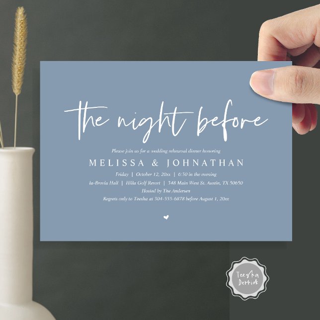 Invitación La noche anterior, Boda ensayó la cena (The Night Before, Wedding Rehearsal Dinner Invitation Card, Modern Casual Script, in dusty blue)