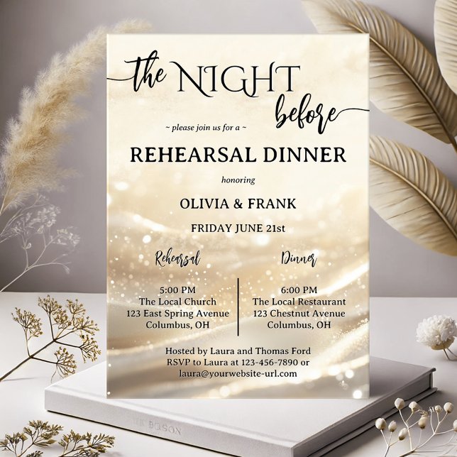 Invitación La noche antes del ensayo del oro (Modern boho chic rehearsal dinner invitation showing a festive design with script and gold sparkles)