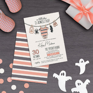 Invitación La Ropa Lanza Un Pequeño Chica Rosa Halloween