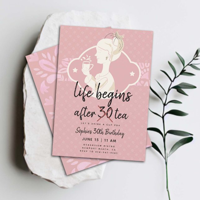 Invitación La vida divertida comienza después del Tea 30 Fies (funny 30th birthday invitation for women tea party life begins after tea joke elegant classy fun)