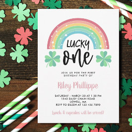 Invitación Lado rosado y arcoiris Afortunado primer cumpleaño
