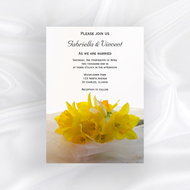 Invitación Ladrillos amarillos en la boda de la Primavera Bla (Set the tone for your springtime marriage with the Daffodils on White Spring Wedding Invitation.)